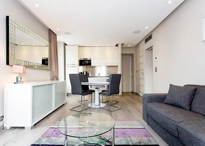 1 Bedroom In Front Of The Palais!